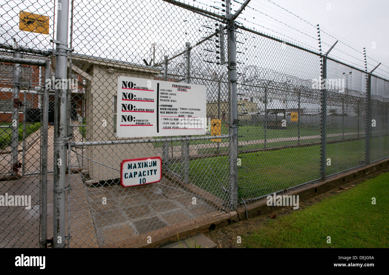 Exterior, signs and security measures at the all male Darrington Unit