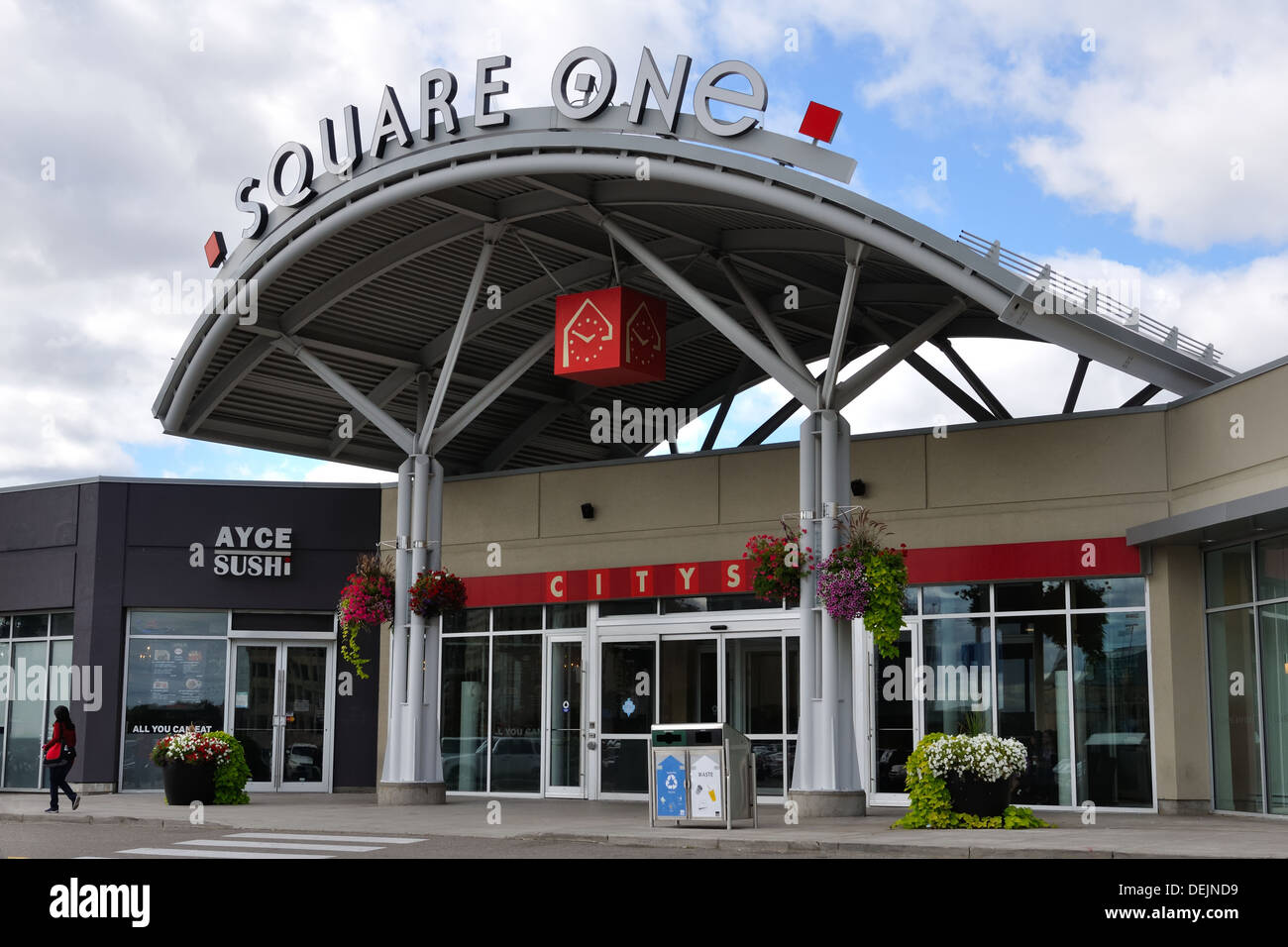 Square one shopping centre hi-res stock photography and images - Alamy