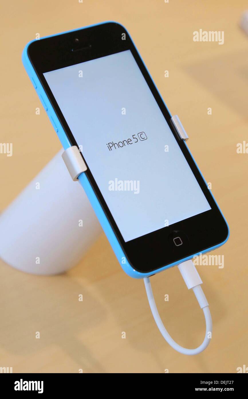 Tokyo, Japan. 20th Sep, 2013. Apple Inc.'s newest smartphone