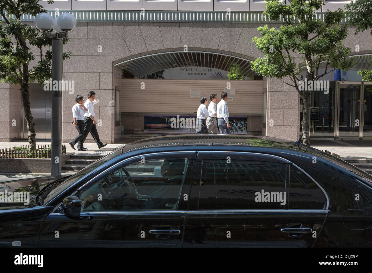 AVERAGE SALARY IN TOKYO IN USD visual data 5