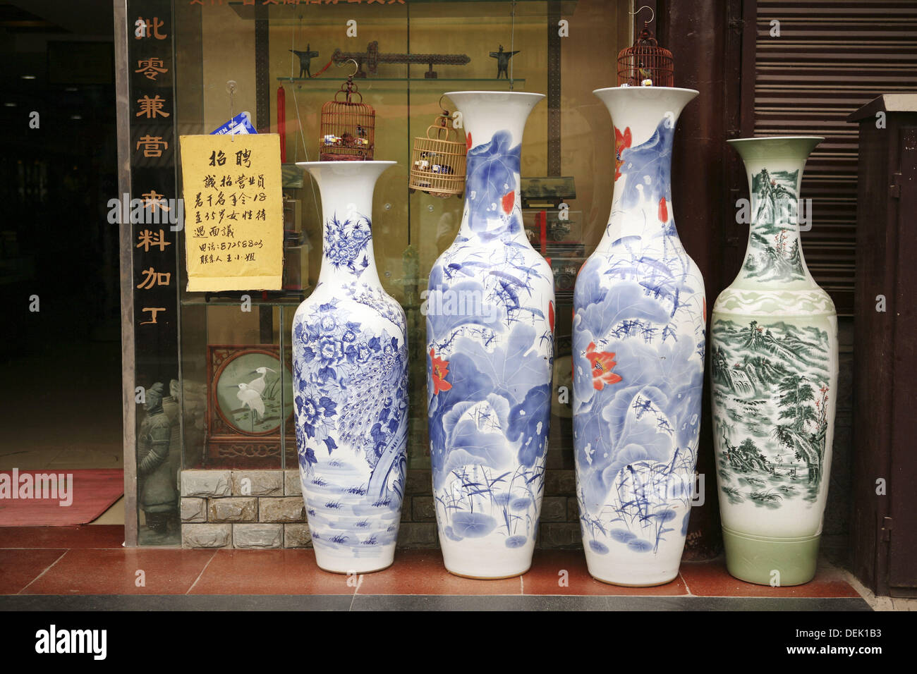 Chinese vases for sale hi-res stock photography and images - Alamy