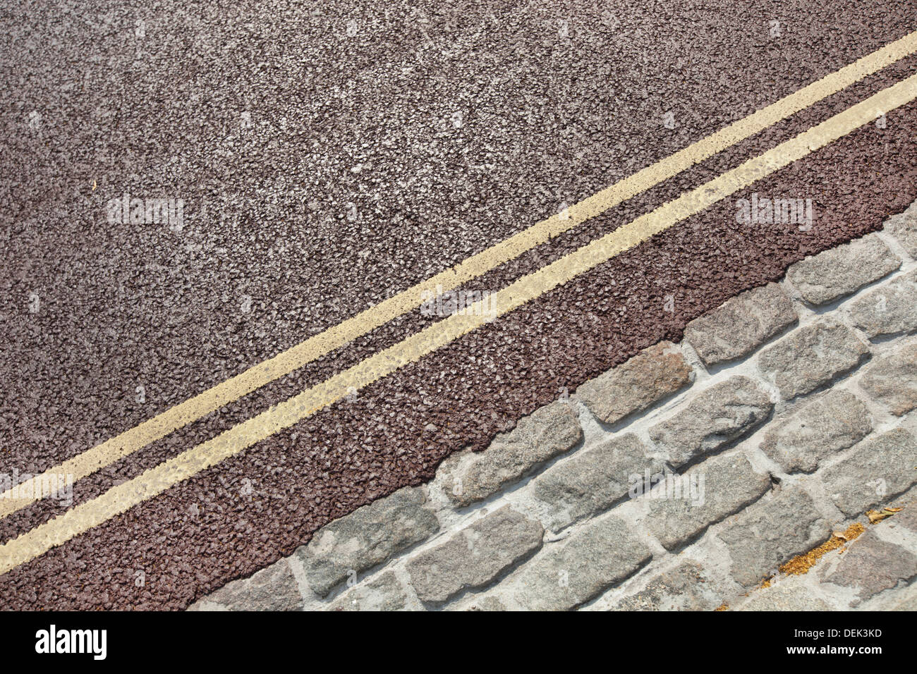 Double yellow line on street Stock Photo Alamy