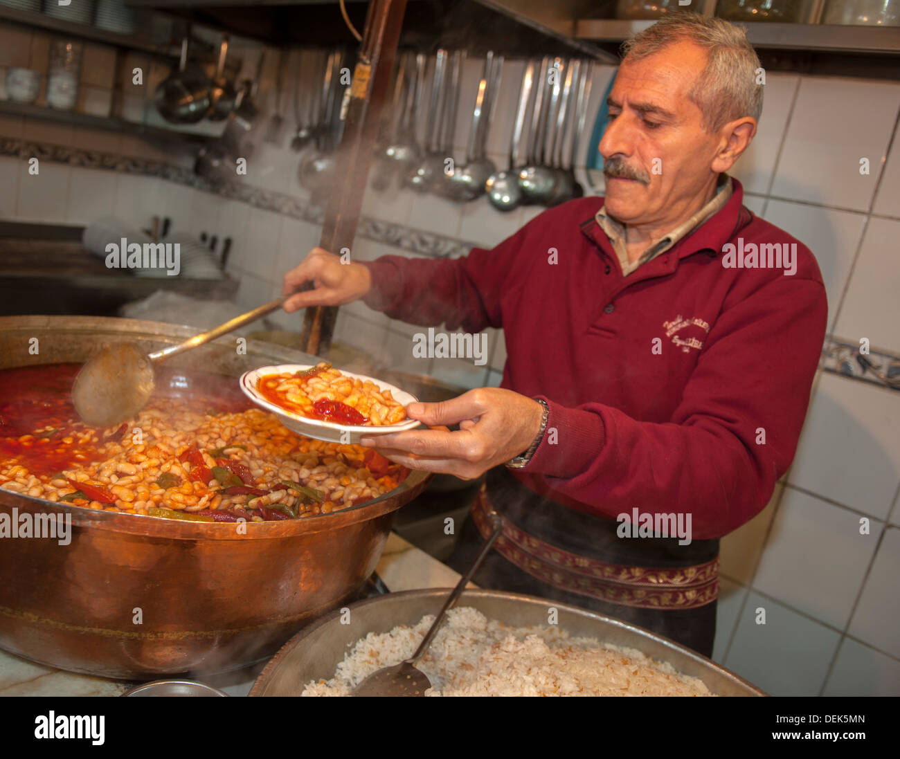 Istanbul, Süleymaniye Mahallesi, Erzincanli Ali Baba Restoran, Spezialität Weisse Bohnen, das Leibgericht Atatürks Stock Photo