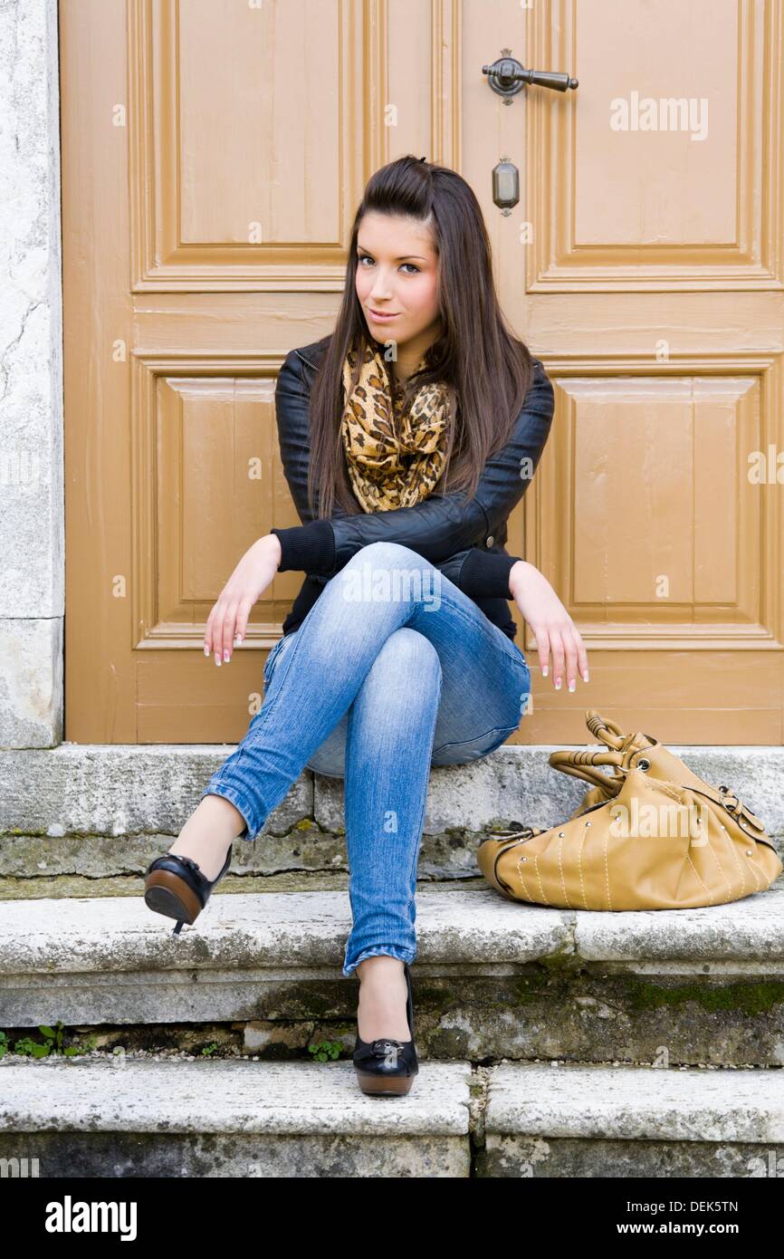 Crossed legs heels jeans hi-res stock photography and images - Alamy
