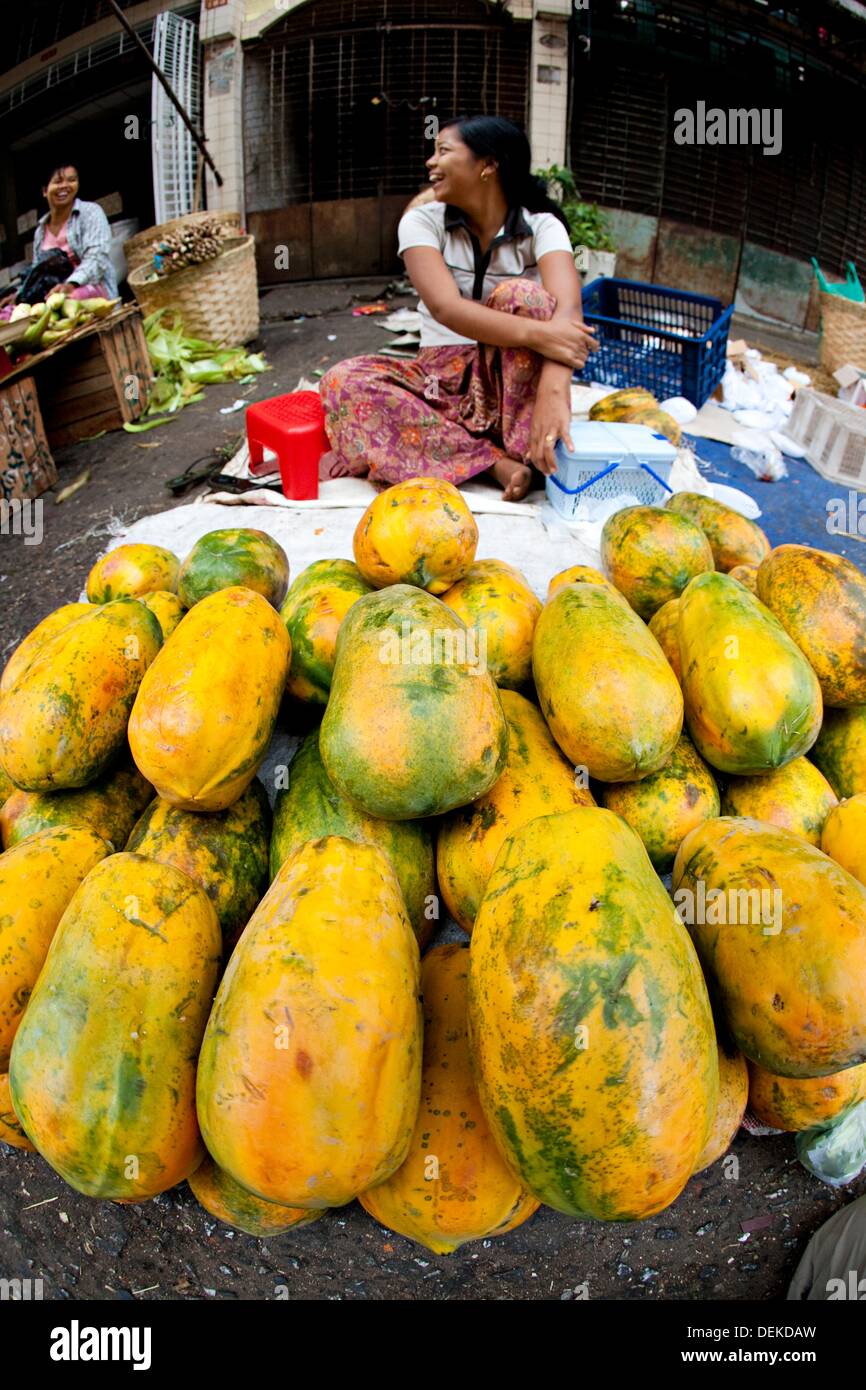 Papaya in yangon market, burma Stock Photo Alamy