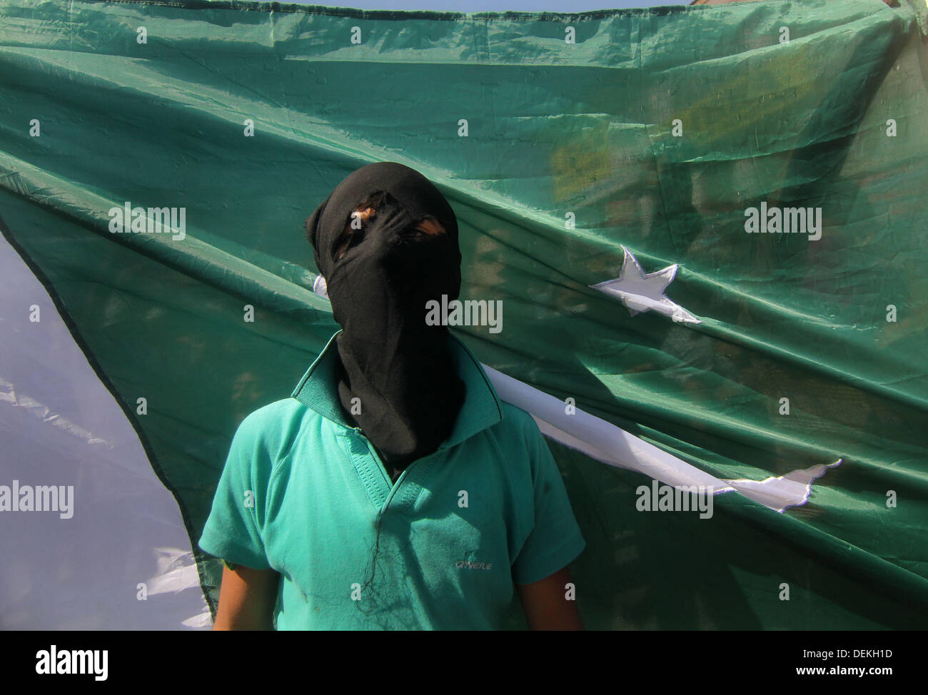 Sept. 20, 2013 - Kashmiri protesters Stand infront of pakistani flag ...