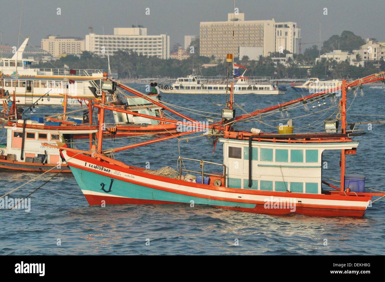 Pattaya (Thailand) fishing boats in the Pattaya Bay Stock Photo Alamy
