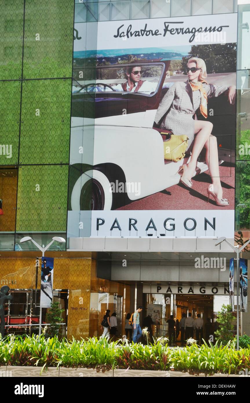 Singapore: the Paragon mall along Orchard Road Stock Photo - Alamy