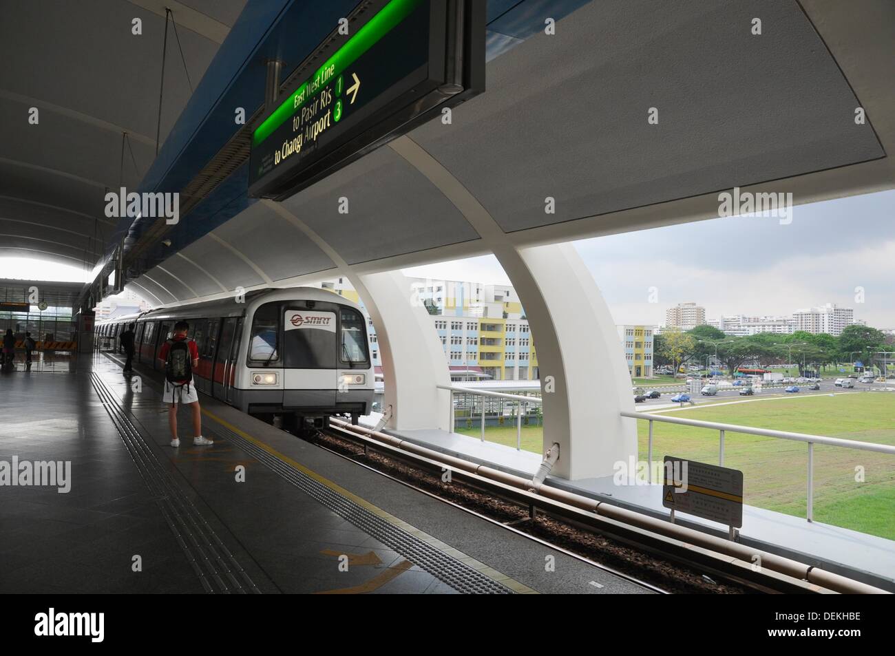 Singapore train at a MRT station Stock Photo 60667026 Alamy