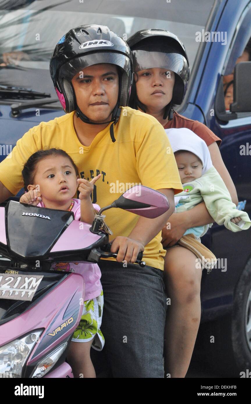Kuta (Bali, Indonesia): a whole family on a scooter Stock Photo - Alamy