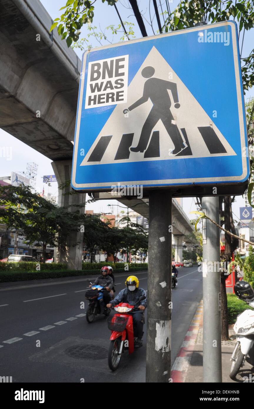 Bangkok (Thailand): scooters and a zebra crossing sign along Sukhumvit Road Stock Photo