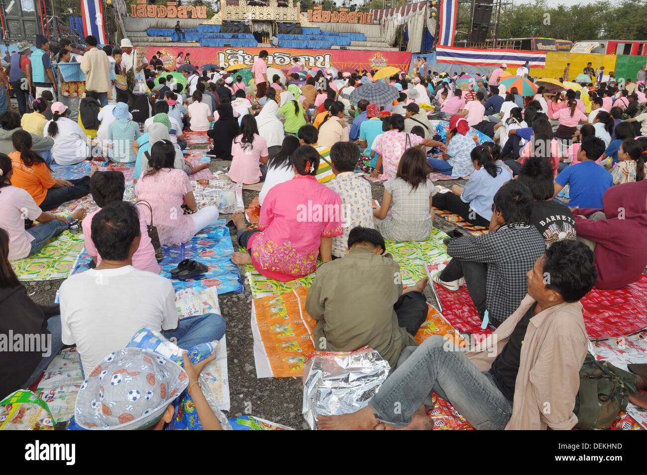 Bangkok (Thailand): people gathering during the king Bhumibol Adulyadej birthday´s public commemoration (December 5th) Stock Photo