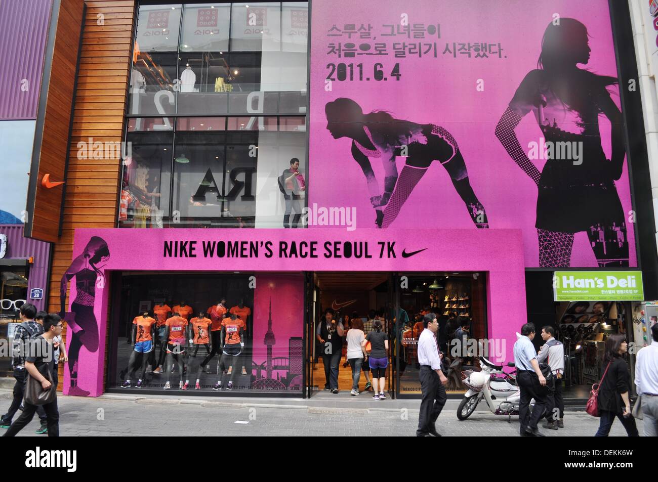 Seoul (South Korea): Nike store in the Myeong-dong shopping district Stock  Photo - Alamy