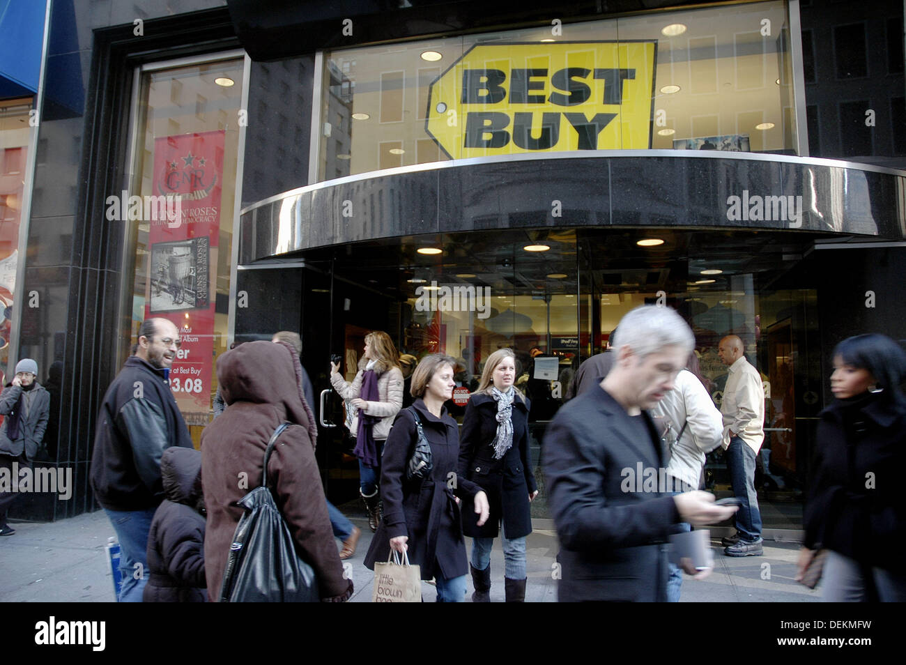 New York City USA, people shopping at Best Buy during Black Friday Stock Photo