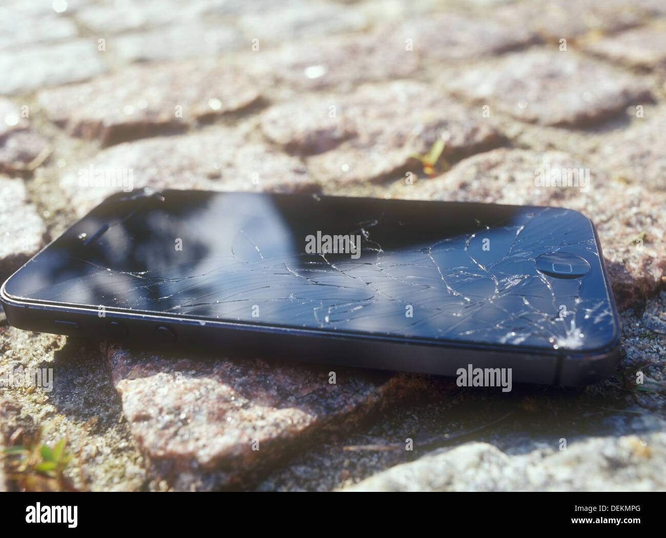 Забыл на смартфоне. Разбитый айфон 13. Отобрал телефон. Украл телефон. Жители москвы.