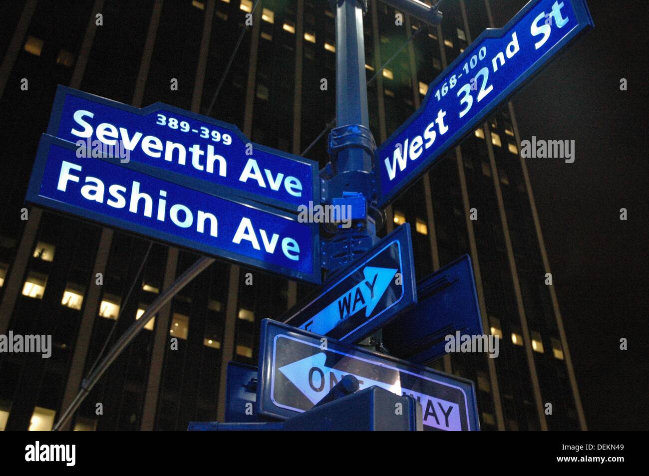 City street corner usa hi-res stock photography and images - Alamy
