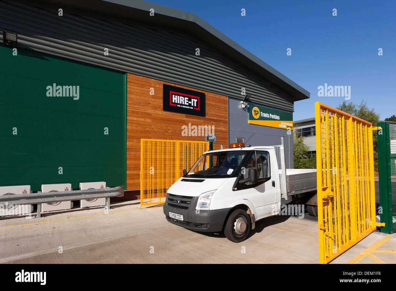 van entering builders merchants Travis Perkins Stock Photo