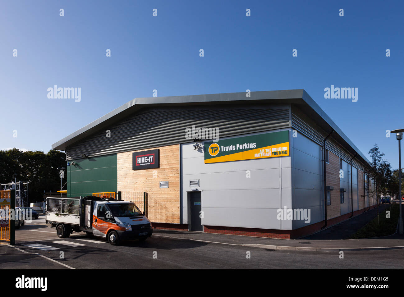 van leaving builders merchants Travis Perkins Stock Photo