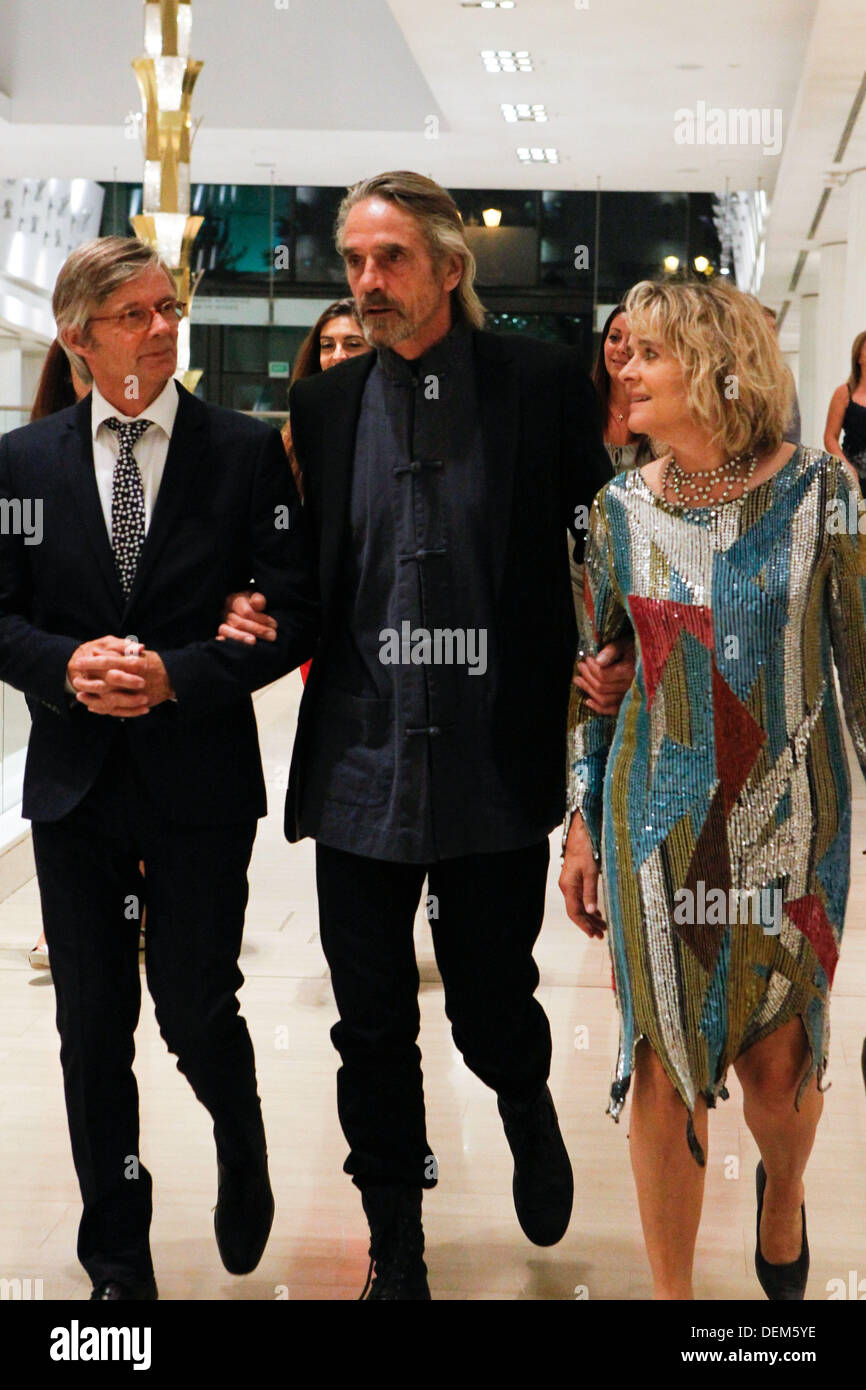 Athens, Greece. 20th Sep, 2013. Actor JEREMY IRONS with his wife, SINEAD CUSACK and the director BILLE AUGUST attend the premiere of ''Night Train to Lisbon'' in Athens Music Hall. Credit:  Aristidis Vafeiadakis/ZUMAPRESS.com/Alamy Live News Stock Photo