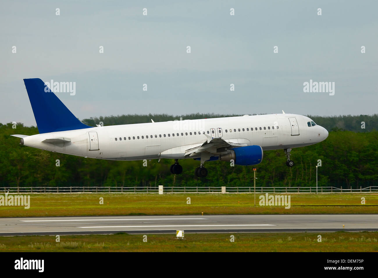 White plane landing gear hi-res stock photography and images - Alamy