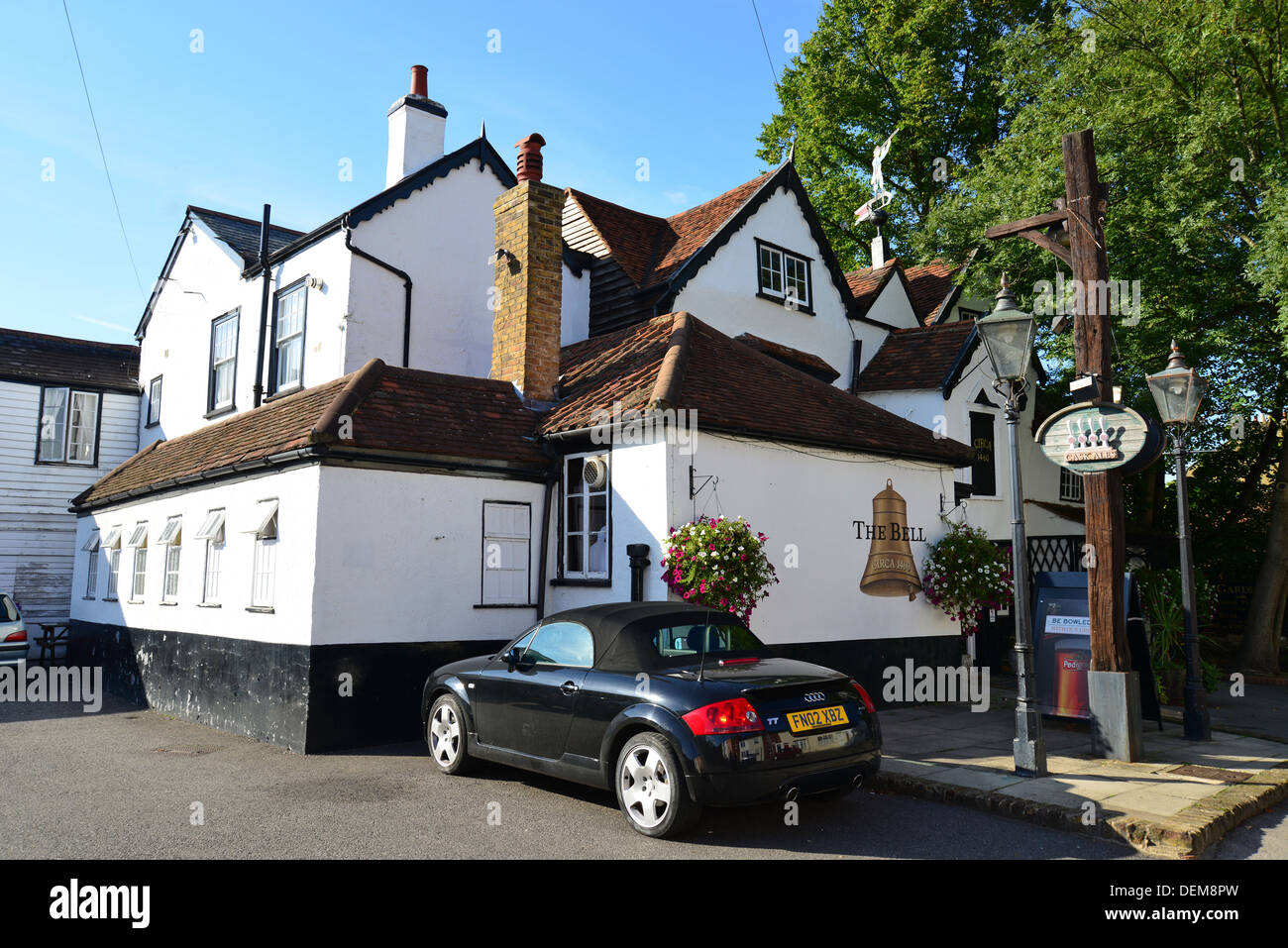 15th century The Bell pub, Bell Road, East Molesey, Surrey, England