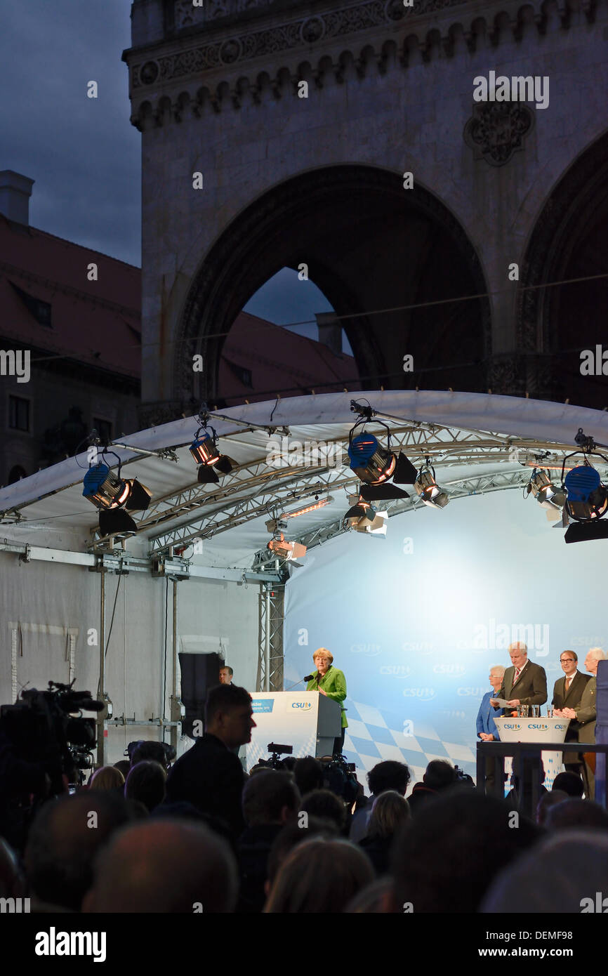 Munich, Germany. 20th September 2013. Chancellor Angela Merkel and CSU Chef Horst Seehofer campaigning on the Odeonsplatz in Munich Credit:  Steven Jones/Alamy Live News Stock Photo