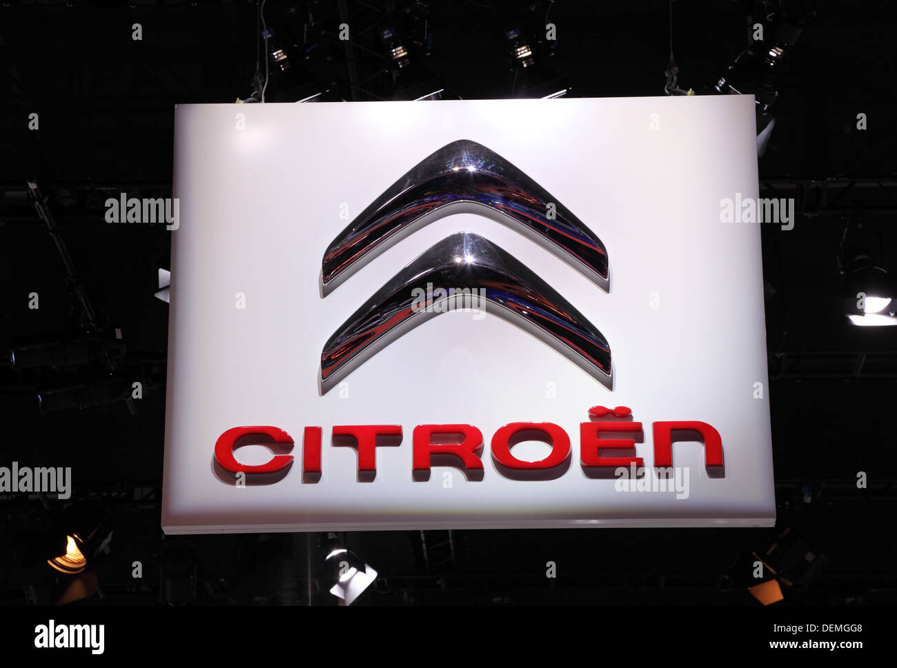 Citroën logo hi-res stock photography and images - Alamy