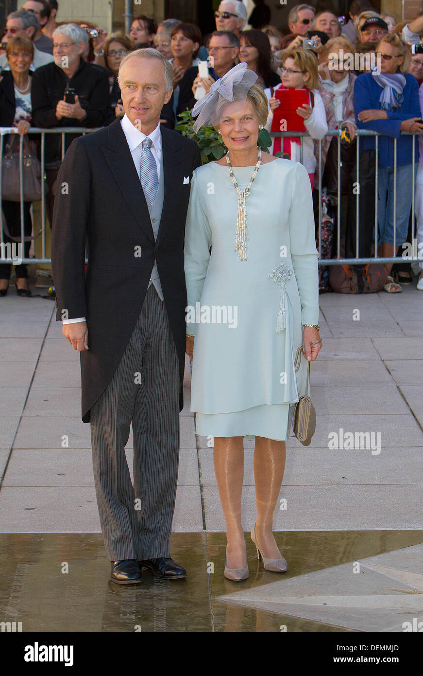 Saint Maximin la Sainte Baume, France. 21st September 2013. Princess Marie Astrid of Luxembourg, Archduke and Prince Carl Christian of Austria arrive for the religious wedding in the Saint Mary Magdalene Basilica in Saint Maximin la Sainte Baume in France, 21 September 2013. Photo: Albert Nieboer-RPE / dpa/Alamy Live News Stock Photo