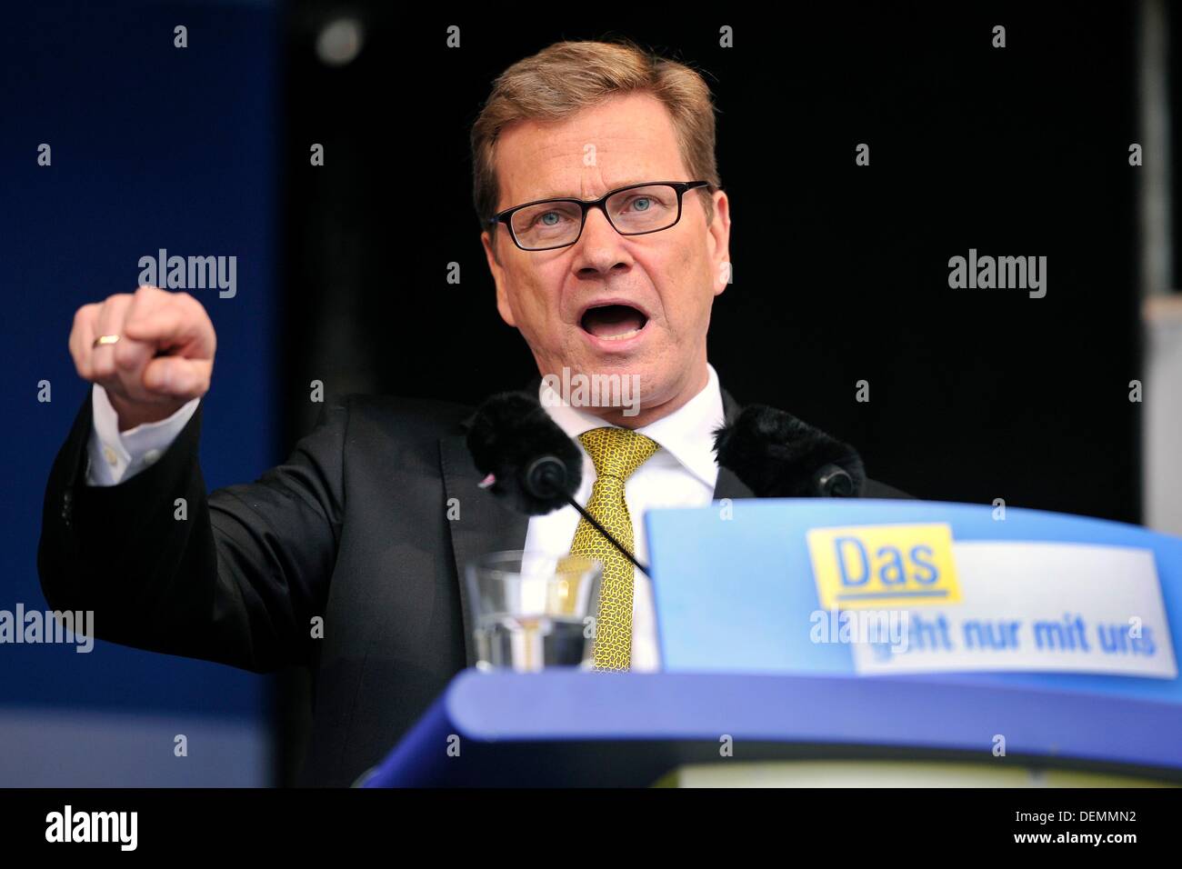 Duesseldorf, Germany. 21st Sep, 2013. Foreign Minister Guido Westerwelle of the Free Democratic Party (FDP) speaks at the nationwide closing rally of the FDP in Duesseldorf, Germany, 21 September 2013. Photo: MARIUS BECKER/dpa/Alamy Live News Stock Photo