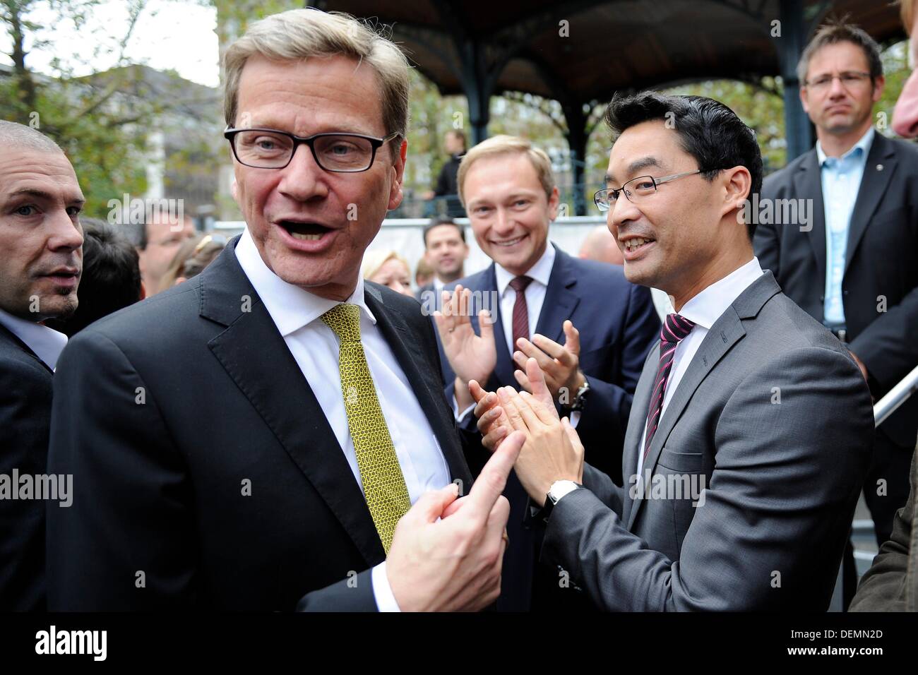 Duesseldorf, Germany. 21st Sep, 2013. Federal Foreign Minister Guido Westerwelle (L), chairman of North Rhine-Westphalia (C) Christian Lindner and Federal chairman Philipp Roesler (R), all members of the Free Democratic Party (FDP) stand together at the nationwide closing rally of the FDP in Duesseldorf, Germany, 21 September 2013. Photo: MARIUS BECKER/dpa/Alamy Live News Stock Photo