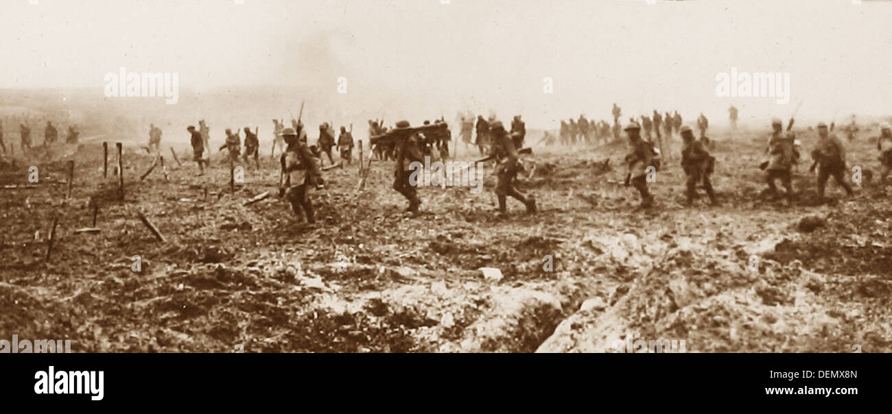 British troops advancing during WW1 Stock Photo