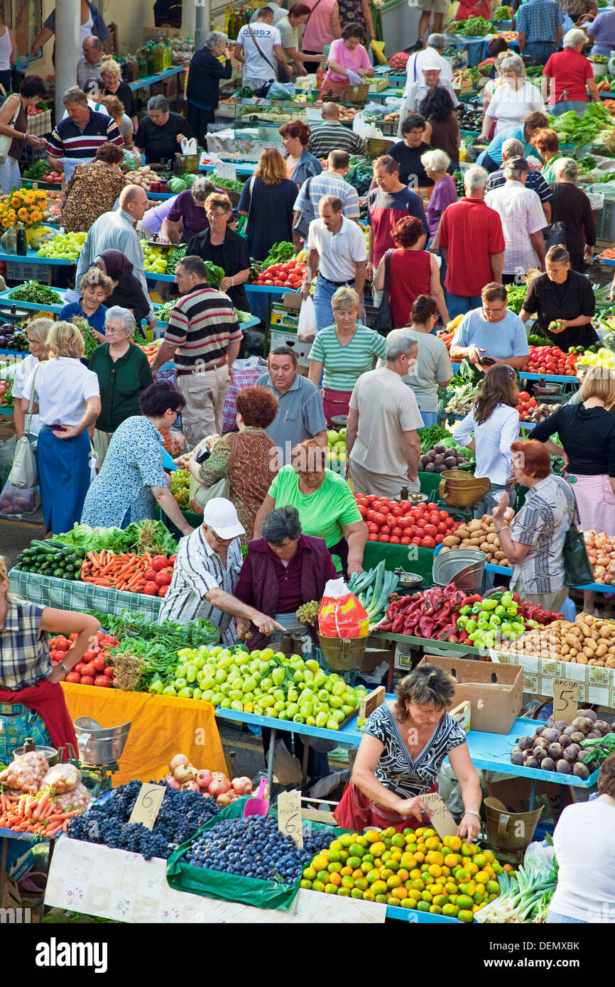 Split food market hi-res stock photography and images - Alamy