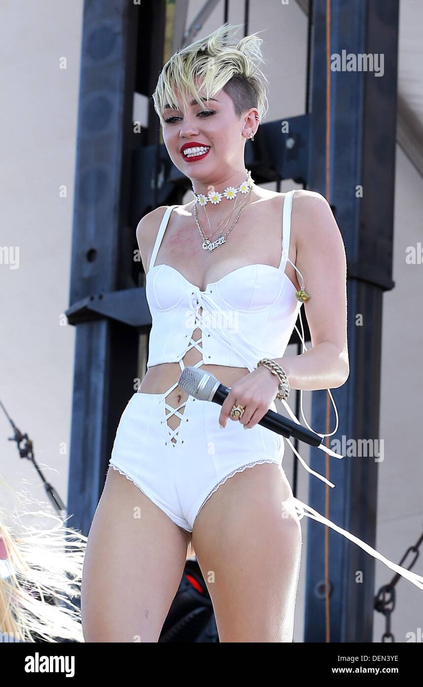 Miley cyrus cameltoe