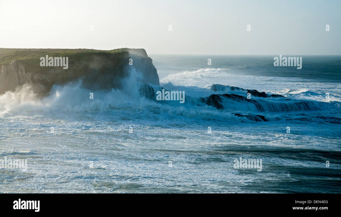 California, Santa Cruz County coast, Pacific Ocean, breaking waves ...