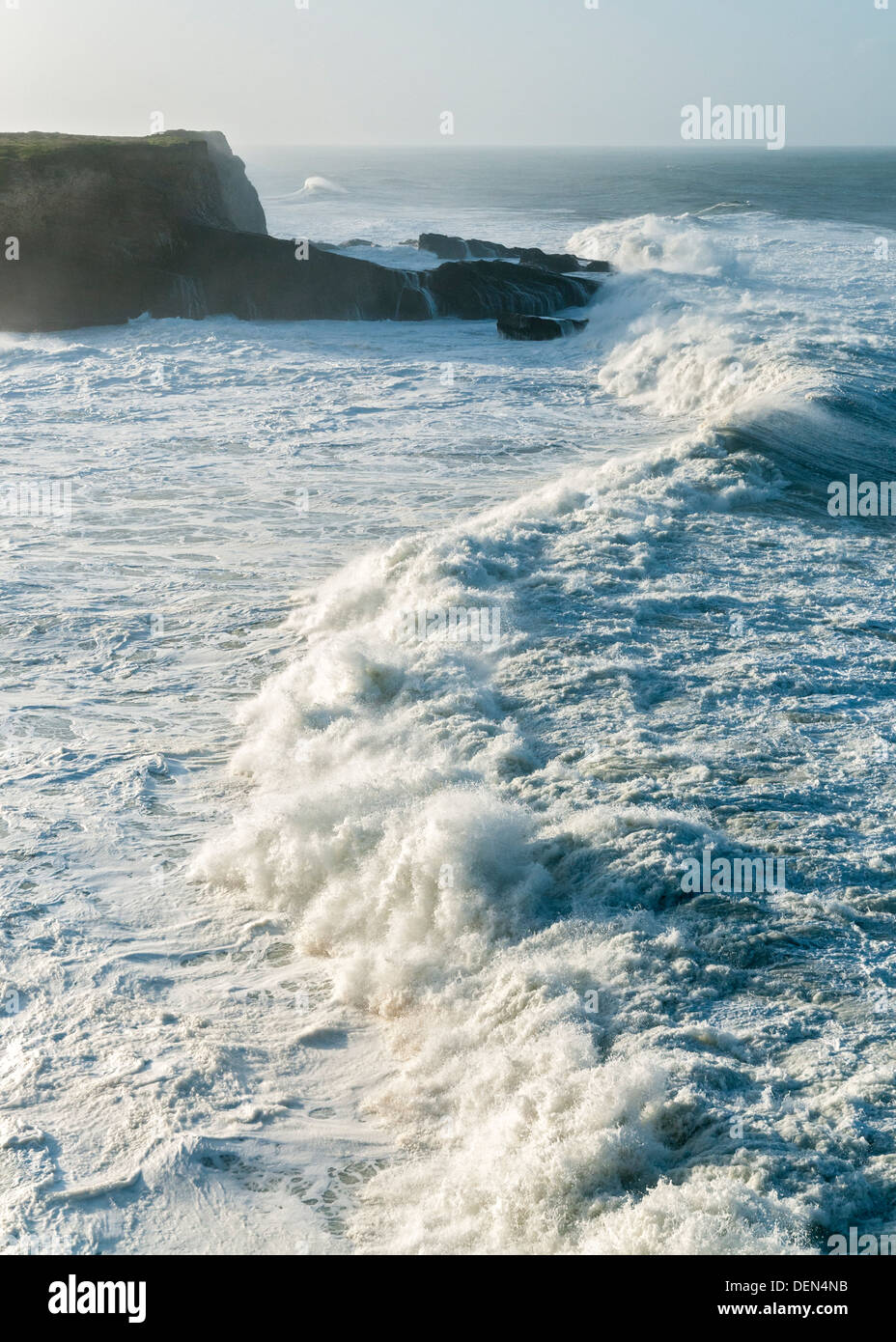 California, Santa Cruz County coast, Pacific Ocean, breaking waves, surf Stock Photo