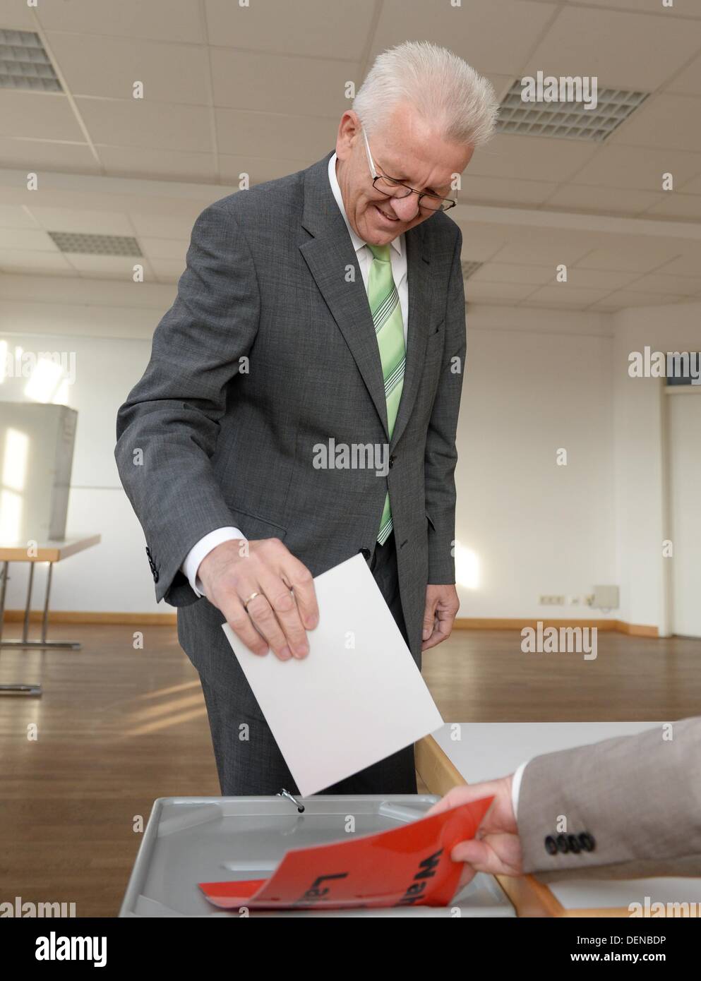 Sigmaringen, Germany. 22nd Sep, 2013. Premier of Baden-Wuerrtemberg Winfried Kretschmann casts his vote at a polling station at city hall for the 2013 German federal elections in Laiz near Sigmaringen, Germany, 22 September 2013. Photo: BERND WEISSBROD/dpa/Alamy Live News Stock Photo