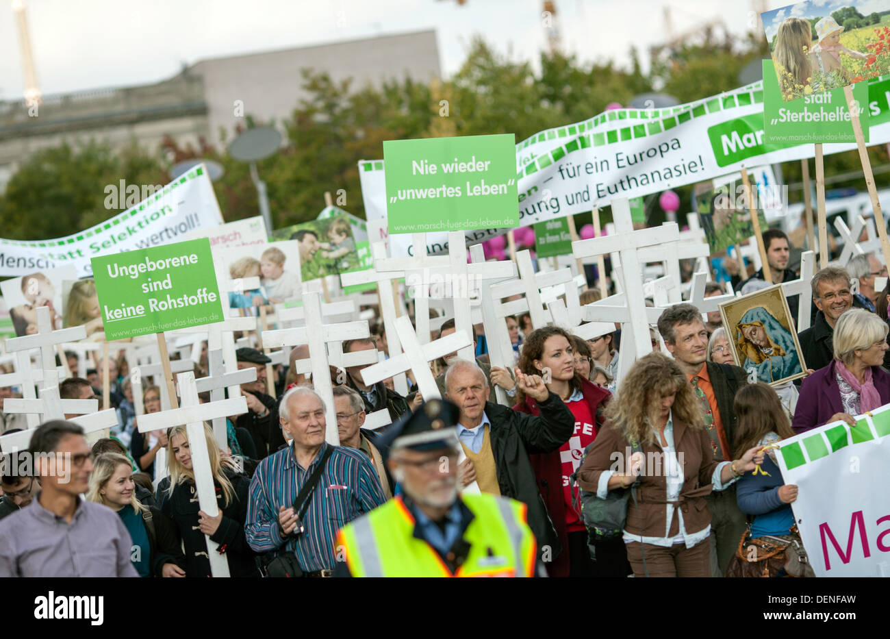 People demonstrate against abortion in Berlin, Germany, 21 September 2013. Several hundred anti-abortion activists followed a call of Christian groups and demonstrated under the motto 'March for Life'. Photo: FLORIAN SCHUH Stock Photo