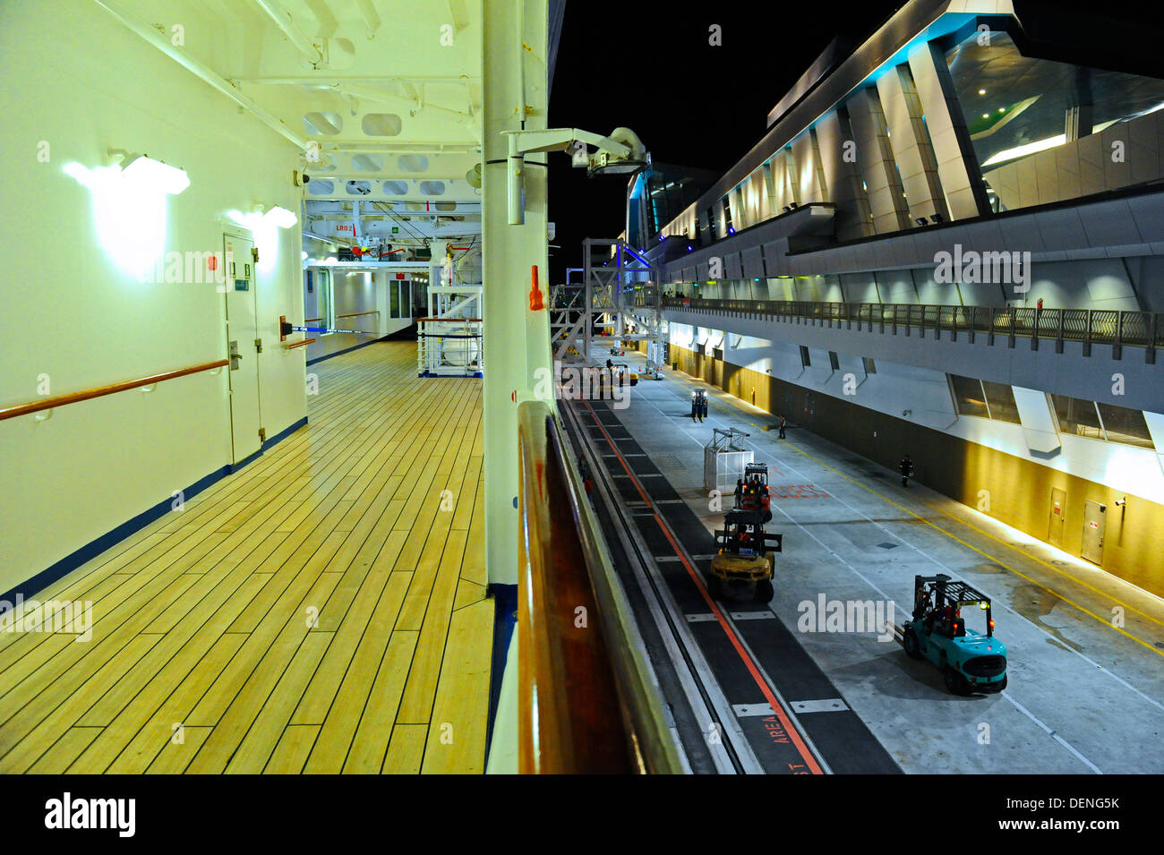 Docking facilities hires stock photography and images Alamy