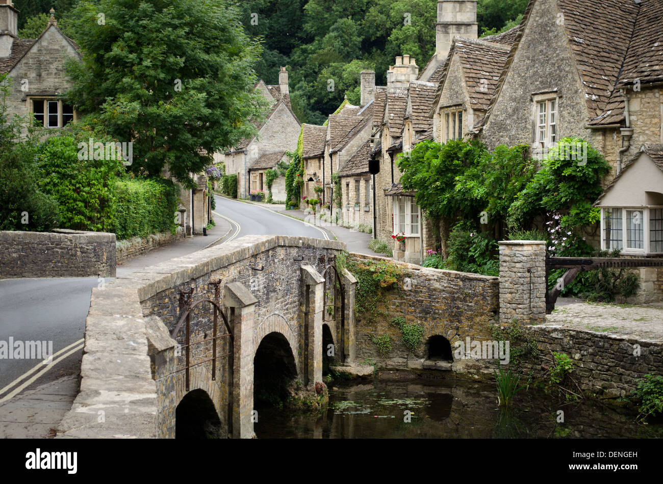Quaint village hi-res stock photography and images - Alamy