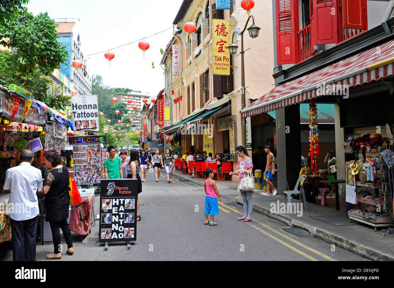Shops and restaurants in Chinatown, Singapore Stock Photo Alamy