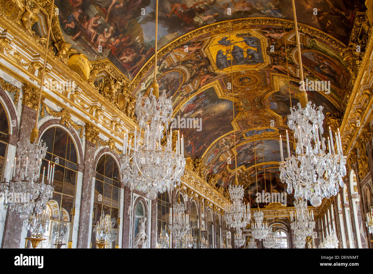 Ceiling and chandeliers (Lustre) in the Hall of Mirrors, Chateau de  Versailles, France Stock Photo - Alamy