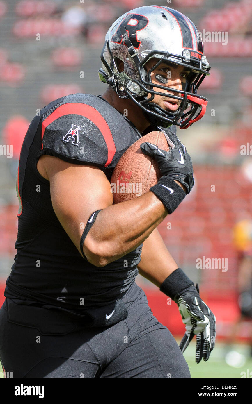 Piscataway, New Jersey, USA. 21st Sep, 2013. September 21, 2013: Rutgers Scarlet Knights fullback Kevin Marquez (40) makes a reception prior to the game between Arkansas Razorbacks and Rutgers Scarlet Knights at Highpoint Solutions Stadium in Piscataway, NJ. Rutgers Scarlet Knights defeated The Arkansas Razorbacks 28-24. © csm/Alamy Live News Stock Photo