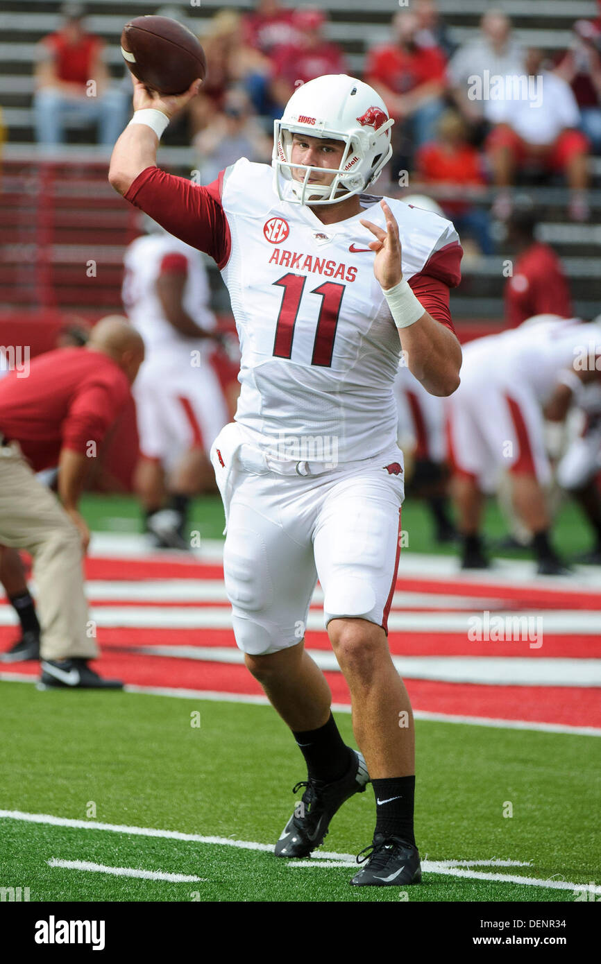 Piscataway, New Jersey, USA. 21st Sep, 2013. September 21, 2013: Arkansas Razorbacks quarterback AJ Derby (11) warms up prior to the game between Arkansas Razorbacks and Rutgers Scarlet Knights at Highpoint Solutions Stadium in Piscataway, NJ. Rutgers Scarlet Knights defeated The Arkansas Razorbacks 28-24. © csm/Alamy Live News Stock Photo