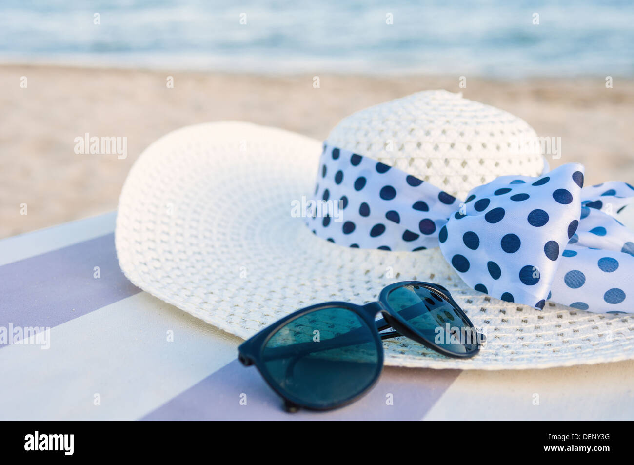 Straw hat and sunglasses on the beach Stock Photo - Alamy