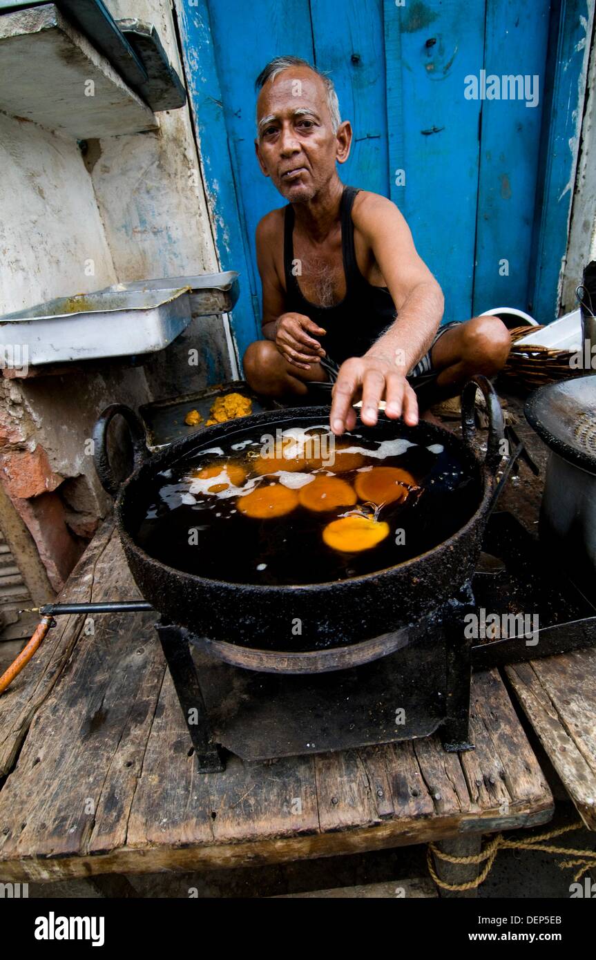 Indian deep fried snack hi-res stock photography and images - Alamy