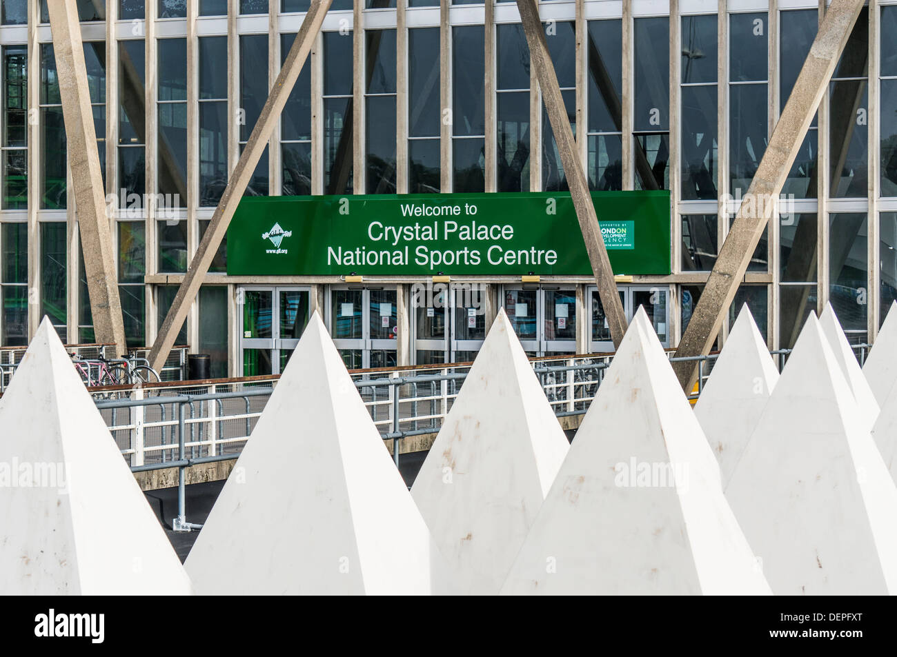 Sports centre entrance hi-res stock photography and images - Alamy