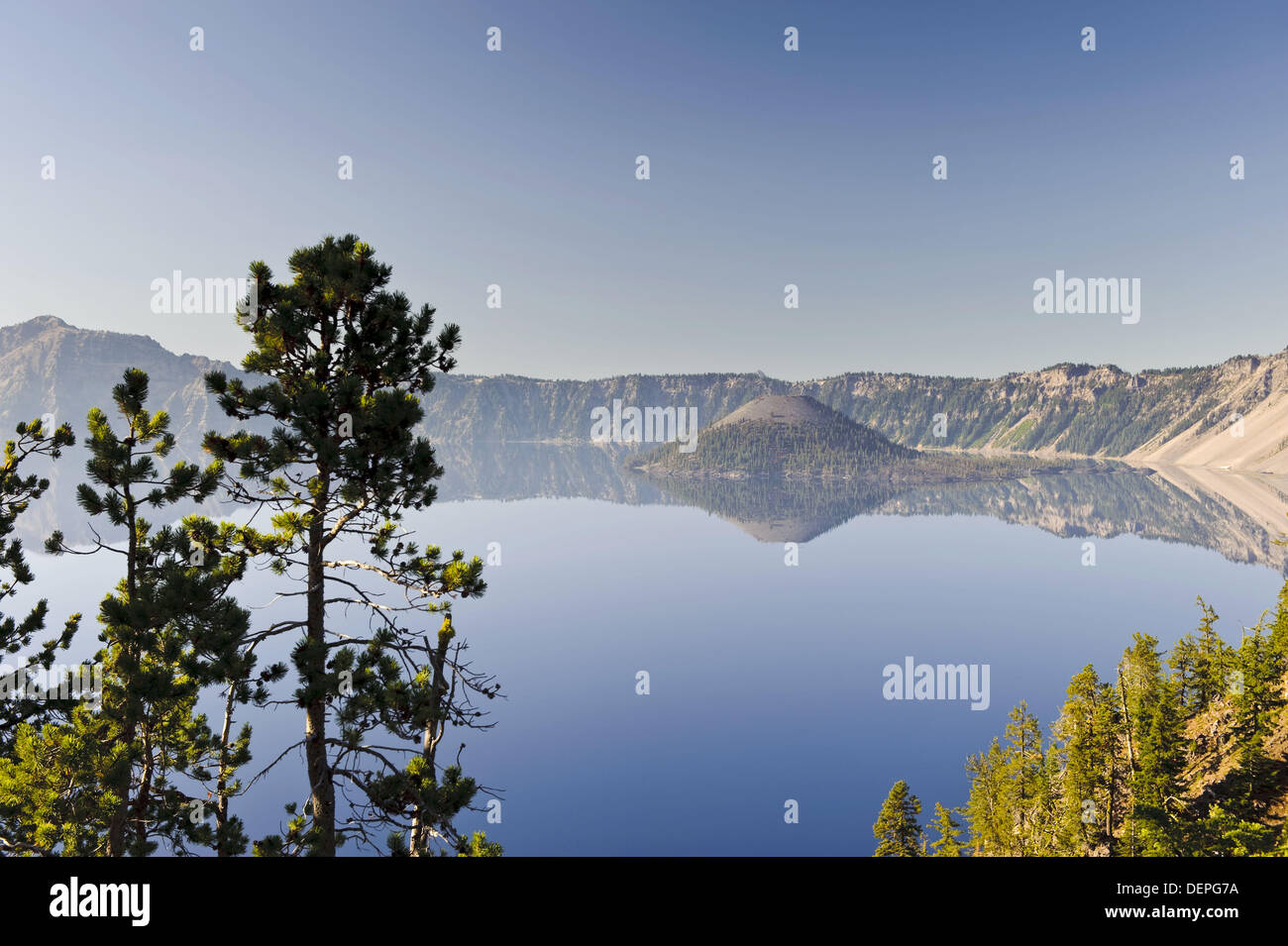 USA, Oregon, Crater Lake National Park, Crater Lake and Wizard Island