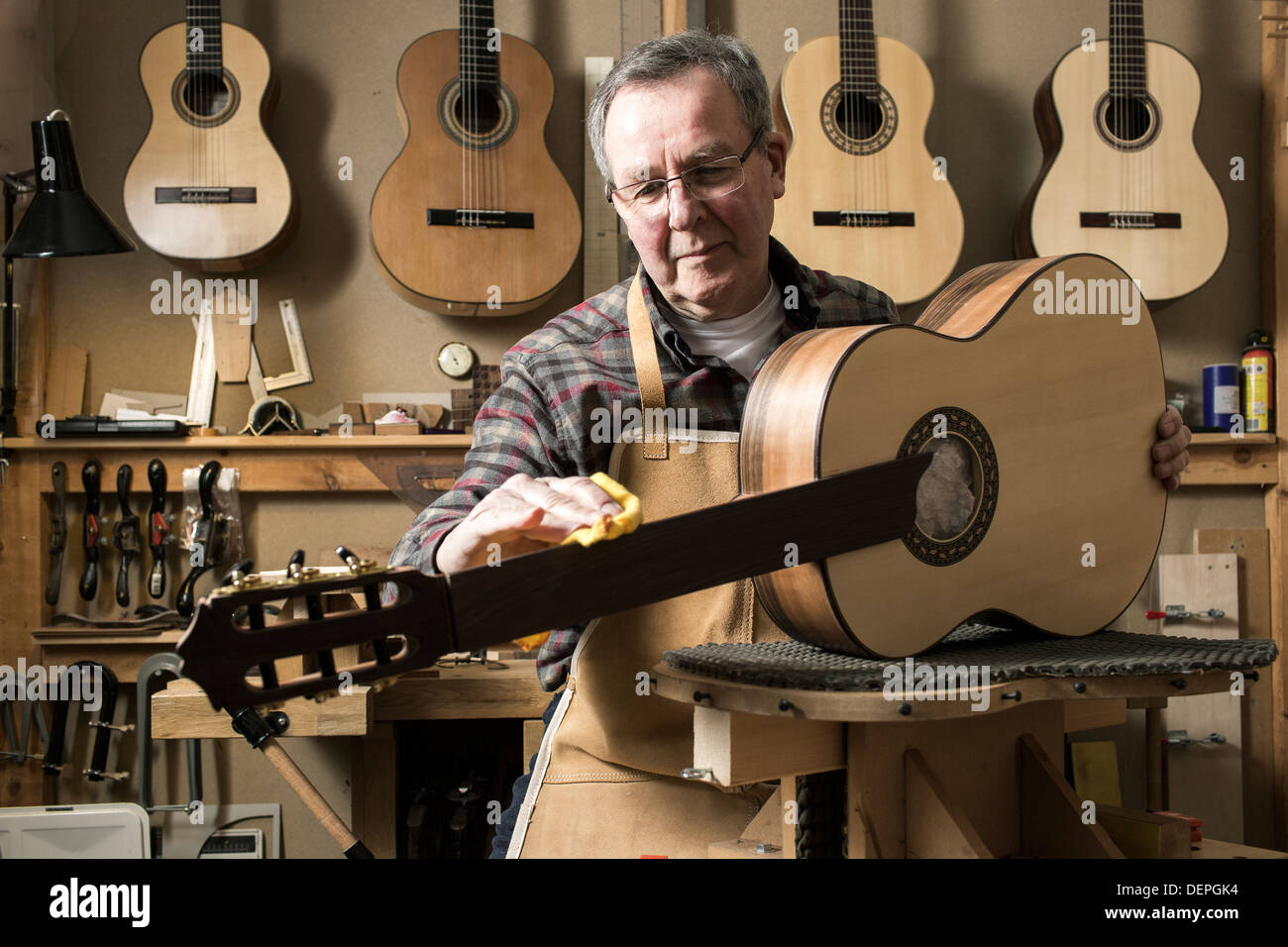 Close up guitar maker tuning hires stock photography and images Alamy