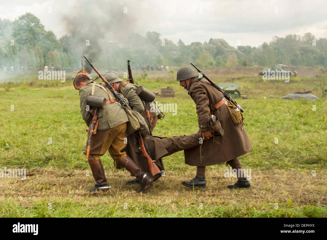 Lomianki, Poland. 22nd Sep, 2013. 22nd September, 2013. Paramedics carry wounded soldier during Battle at Lomianki - historical reenactment, Poland Credit:  Travelfile/Alamy Live News Stock Photo