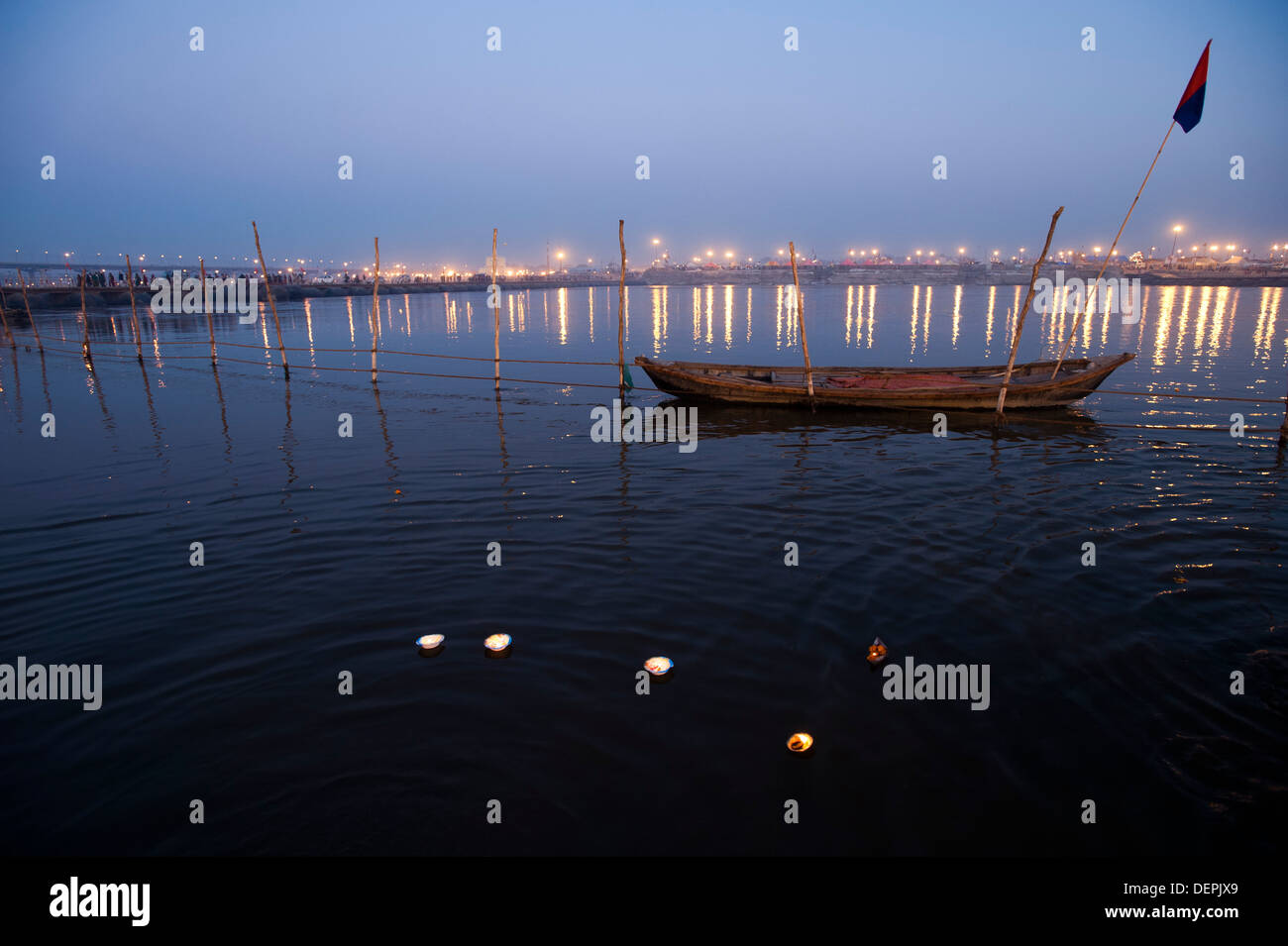 Floating oil lamp hires stock photography and images Alamy